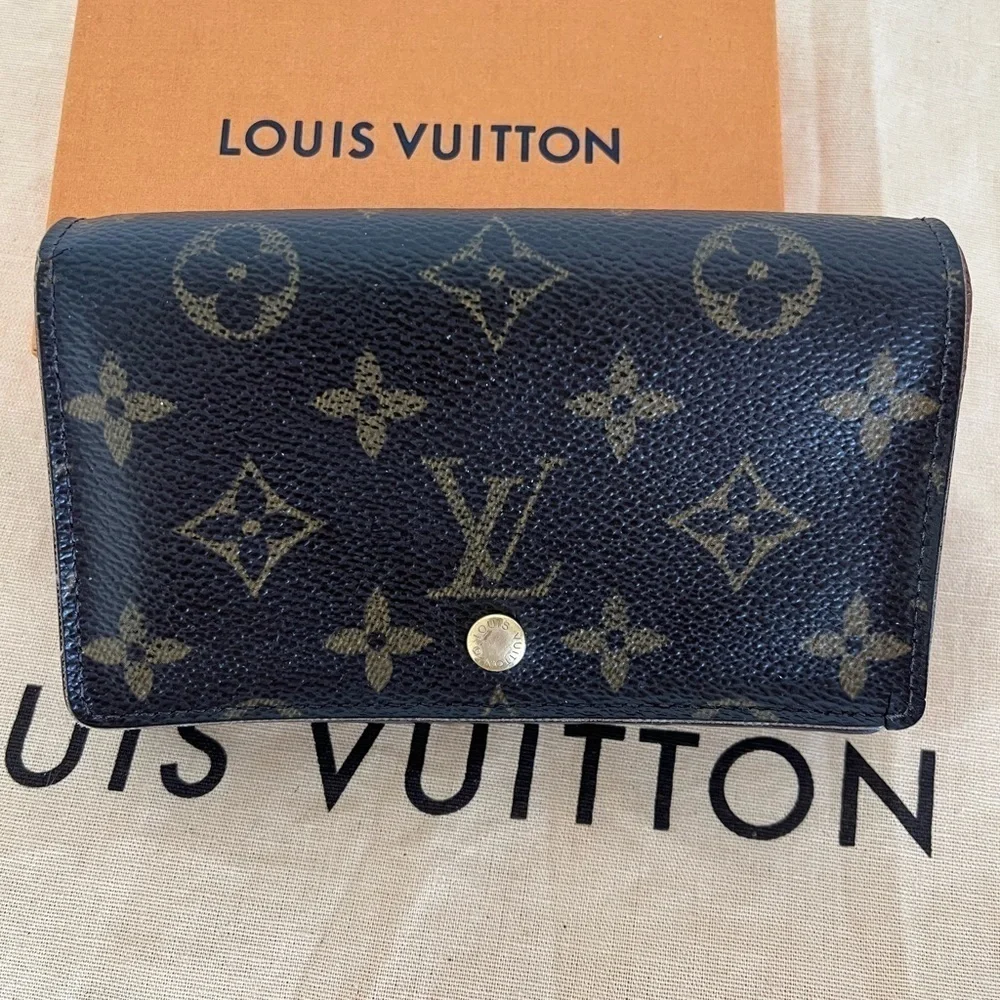 Louis Vuitton Tresor Wallet Monogram Zip Around Porte Monnaie Billets EUC